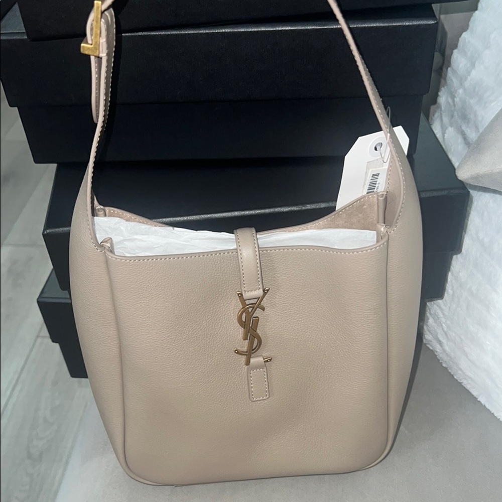 Yves Saint Laurent LE 5 À 7 SUPPLE SMALL IN GRAINED LEATHER